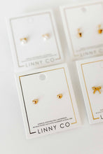 Load image into Gallery viewer, Screwback Stud Earrings - Violet Heart