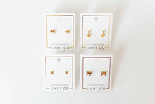 Load image into Gallery viewer, Screwback Stud Earrings - Violet Heart