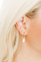Load image into Gallery viewer, Screwback Stud Earrings - Stella