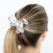 Load image into Gallery viewer, Satin Scrunchie