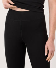 Load image into Gallery viewer, Women's On The Go-To Cropped Legging