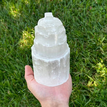 Load image into Gallery viewer, Selenite - Lamp approximately 6"