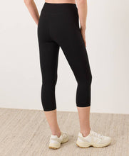 Load image into Gallery viewer, Women's On The Go-To Cropped Legging