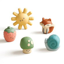 Load image into Gallery viewer, Itzy Bitzy Puppets™ - Bath + Storytelling Toys