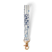 Load image into Gallery viewer, Floral Wristlet Keychain