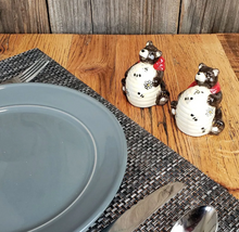 Load image into Gallery viewer, Salt and Pepper Shakers-Bear