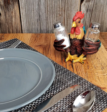 Load image into Gallery viewer, Salt and Pepper Shakers-Rooster