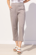 Load image into Gallery viewer, Cotton Slub Pocket Capri S26E