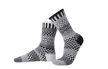 Load image into Gallery viewer, Solmate Midnight Crew Socks