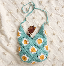 Load image into Gallery viewer, Daisy Tote Bag