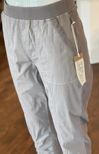 Load image into Gallery viewer, SPRING 2025 SUNWASHED COTTON SPANDEX ISLAND CAPRI