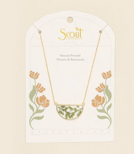 Load image into Gallery viewer, Pressed Flower Necklace