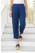 Load image into Gallery viewer, Pleat Button Capri