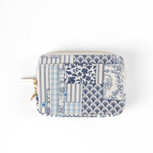 Load image into Gallery viewer, Floral Zip Wallet