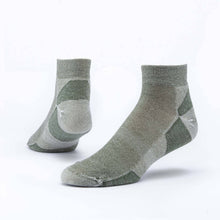 Load image into Gallery viewer, Organic Wool Urban Hiker Ankle Socks