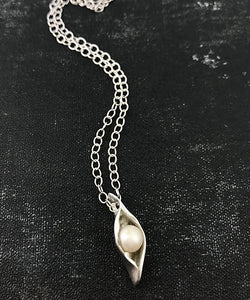 peas in a pod necklace